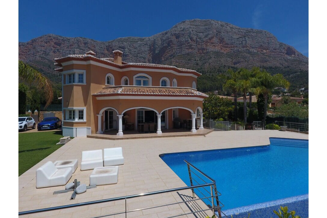 Villa in Javea(Montgo) te koop, woonoppervlakte 527 m², Airconditioning, grondstuk 1541 m², 5 slapkamer, 4 badkamer, ref.: BP-3372JAV-2