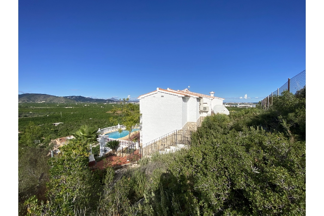 Villa in Oliva(Sant Pere) te koop, woonoppervlakte 119 m², Bouwjaar 1991, Staat gemoderniseerd, Airconditioning, grondstuk 897 m², 3 slapkamer, 2 badkamer, Zwembad, ref.: GC-3221-34
