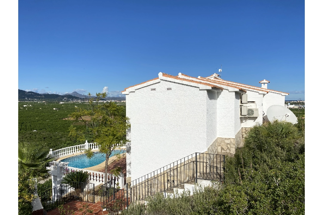 Villa in Oliva(Sant Pere) te koop, woonoppervlakte 119 m², Bouwjaar 1991, Staat gemoderniseerd, Airconditioning, grondstuk 897 m², 3 slapkamer, 2 badkamer, Zwembad, ref.: GC-3221-35