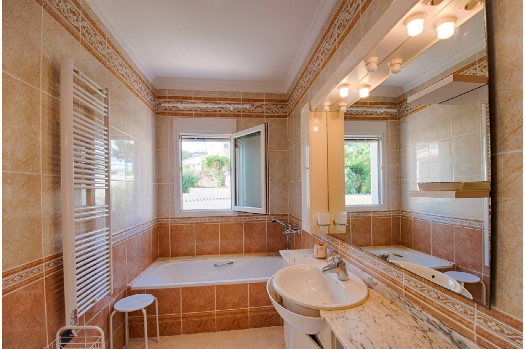 Villa in Benissa(El Magraner) te koop, woonoppervlakte 310 m², Airconditioning, grondstuk 1000 m², 4 slapkamer, 3 badkamer, Zwembad, ref.: AM-11829DA-3700-37