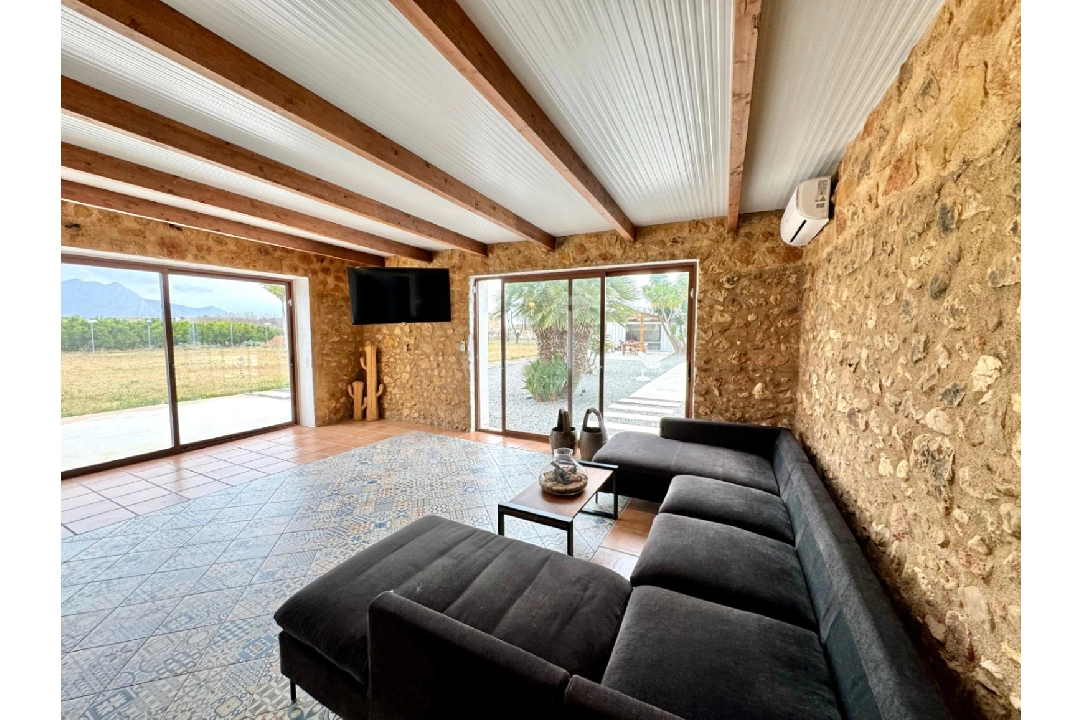 Villa in Pedreguer te koop, woonoppervlakte 250 m², Airconditioning, grondstuk 15000 m², 5 slapkamer, 2 badkamer, Zwembad, ref.: VI-CHA362-16